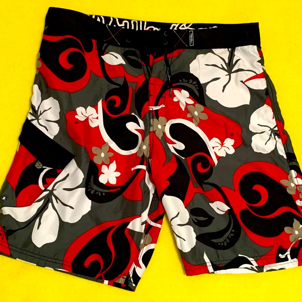 Maui & Sons Men’s Swim Trunks/Board Shorts Multicolor Floral Size 36 surf cruise